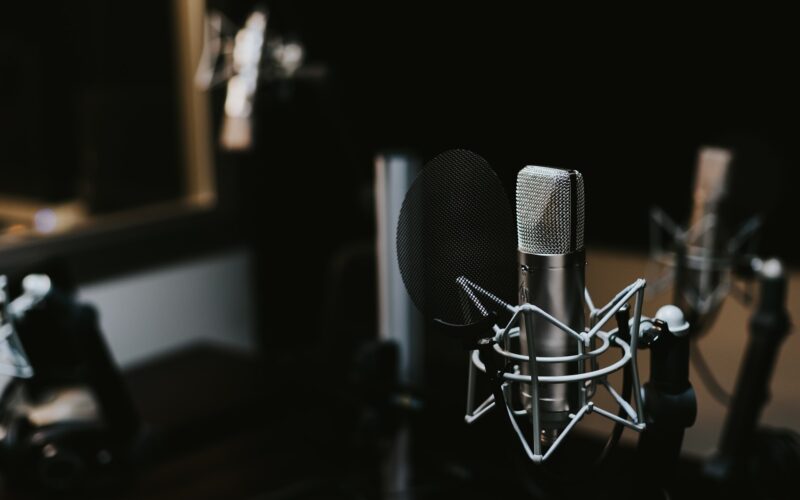 Historia och Utveckling av Ljud – Radio, Podcasts och Digital Spelkultur